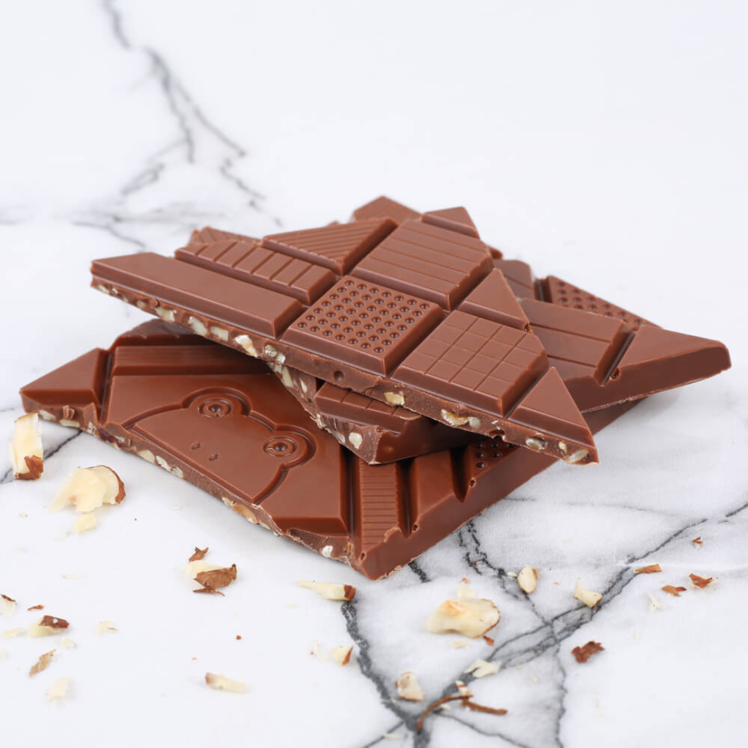 Tavoletta di cioccolato al latte e scaglie di nocciole "Napoleone"
